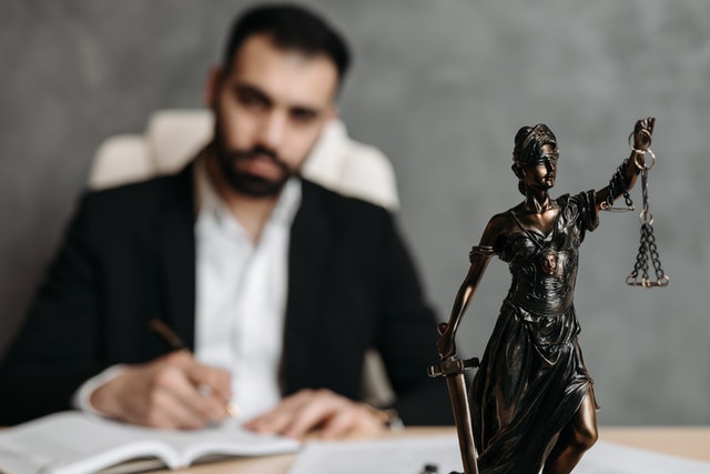 What to Do If Your Lawyer Is Not Helping You