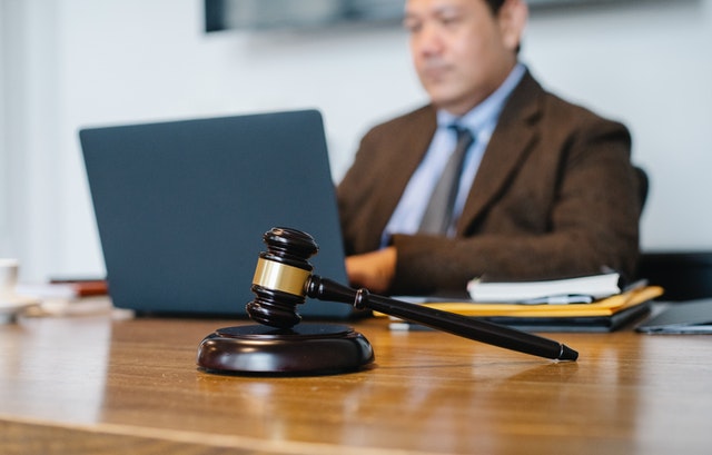 How to Become a Trial Lawyer