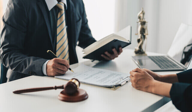 What Does a Criminal Lawyer Do