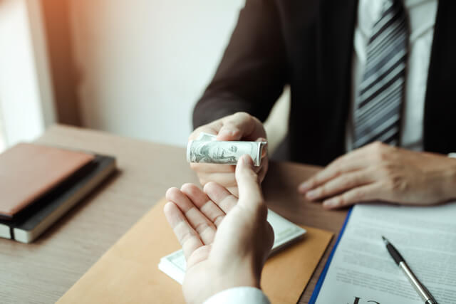 How Do Criminal Defense Lawyers Get Paid